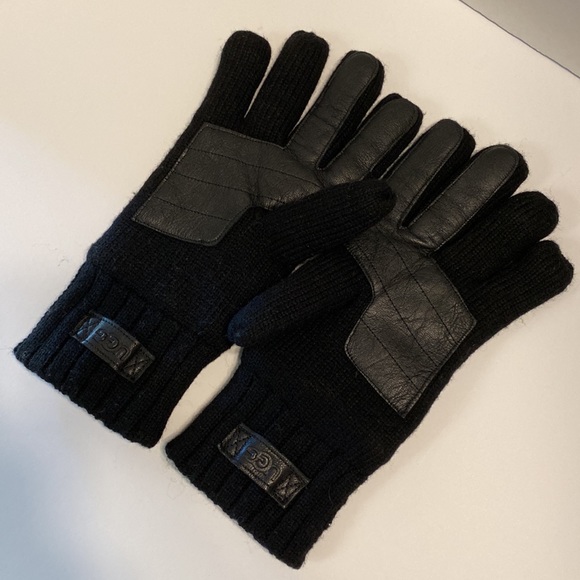 UGG Black Knit & Leather Tech Gloves - Picture 2 of 8